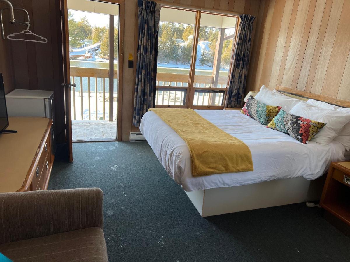 Kit Wat Motel & Marina Sauble Beach Exteriör bild