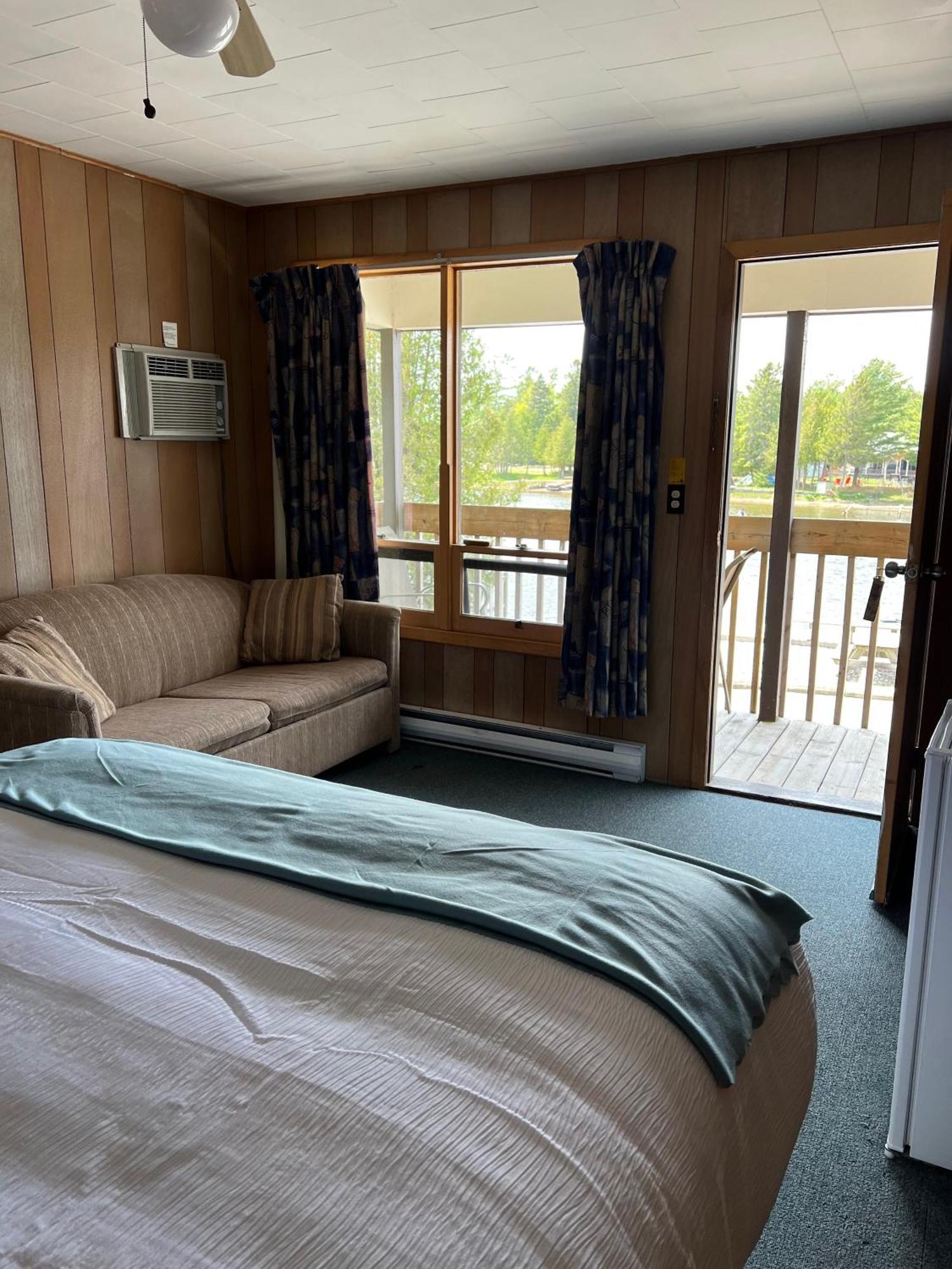 Kit Wat Motel & Marina Sauble Beach Exteriör bild