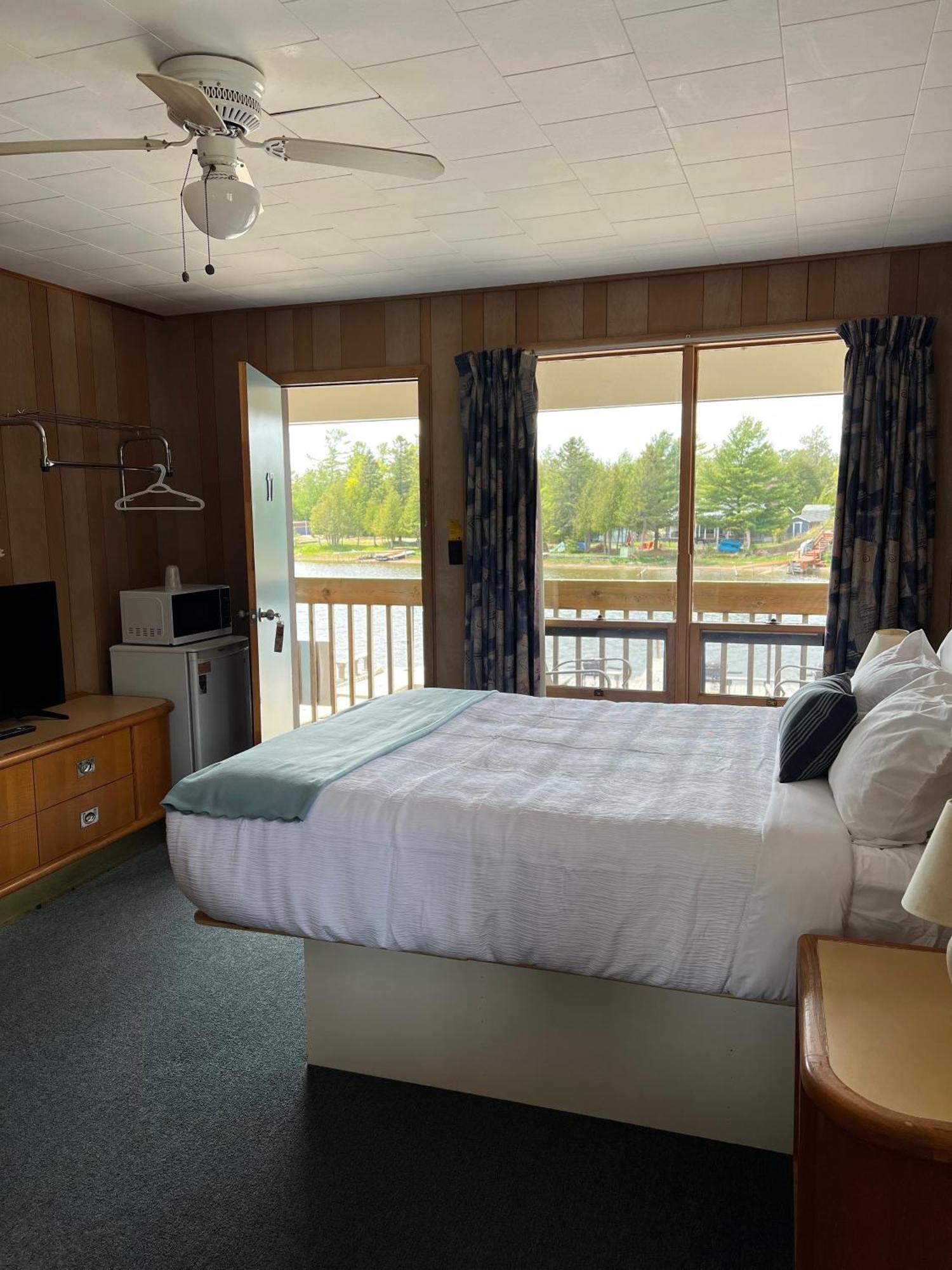 Kit Wat Motel & Marina Sauble Beach Exteriör bild