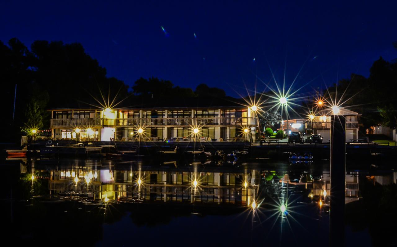 Kit Wat Motel & Marina Sauble Beach Exteriör bild