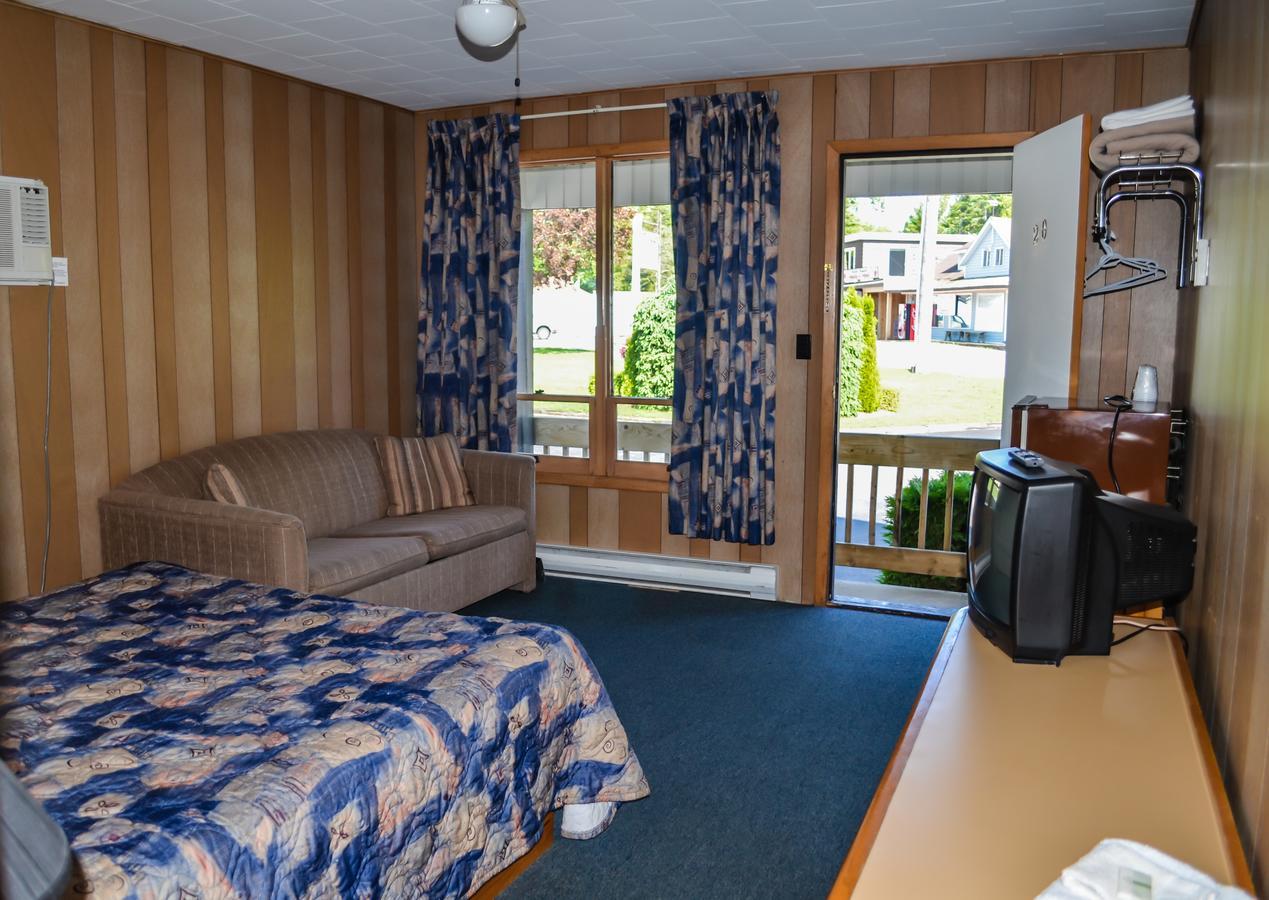Kit Wat Motel & Marina Sauble Beach Exteriör bild