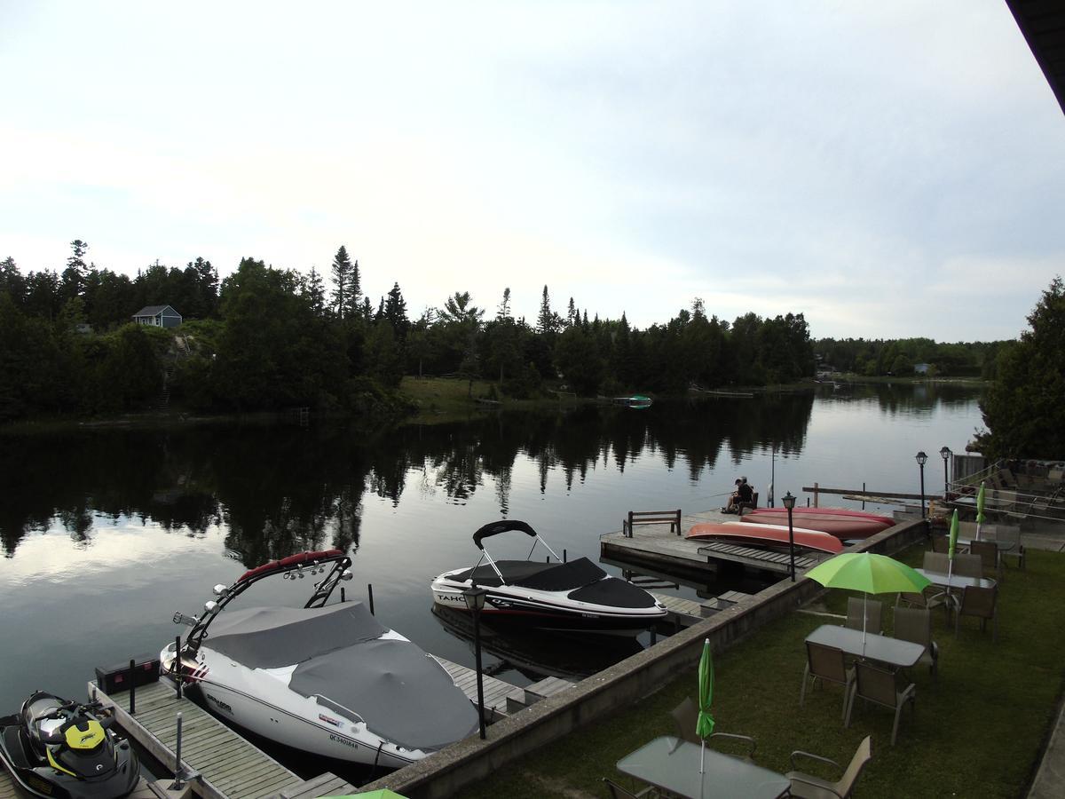 Kit Wat Motel & Marina Sauble Beach Exteriör bild