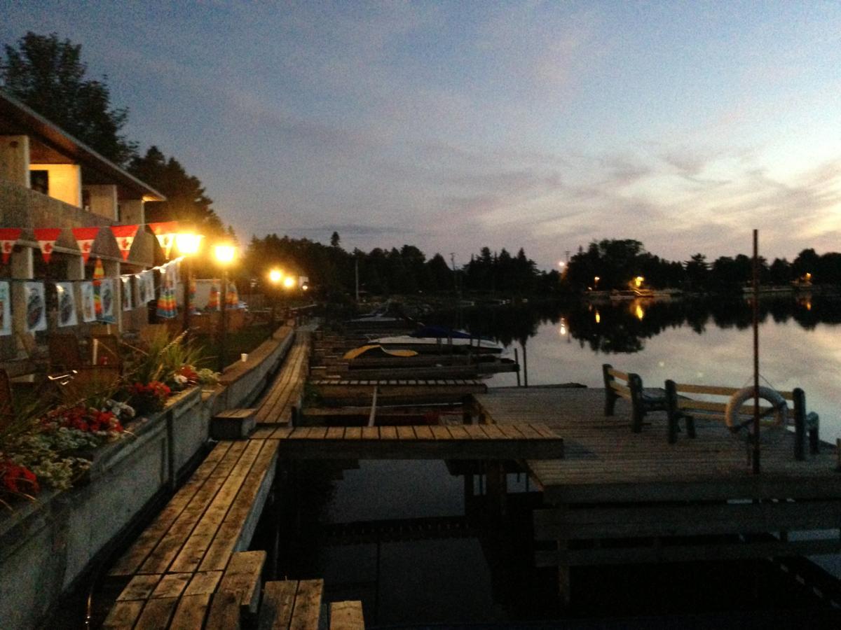 Kit Wat Motel & Marina Sauble Beach Exteriör bild