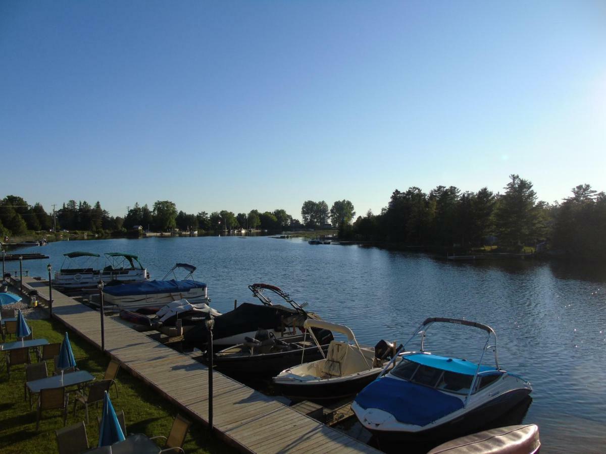 Kit Wat Motel & Marina Sauble Beach Exteriör bild